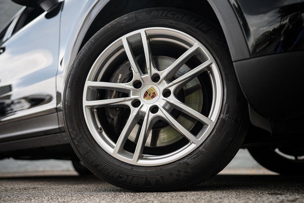 Used 2023 Porsche Cayenne Coupe w/ Premium Package image 19