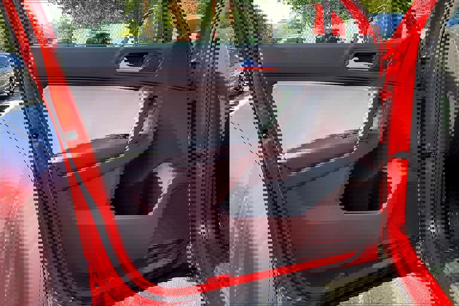 Used 2019 Volkswagen Tiguan SE w/ Panoramic Sunroof Package image 21