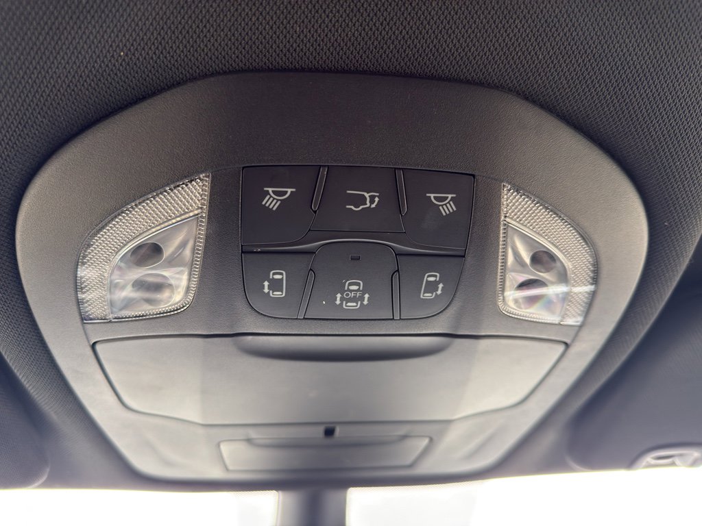 Used 2025 Chrysler Pacifica Select image 22