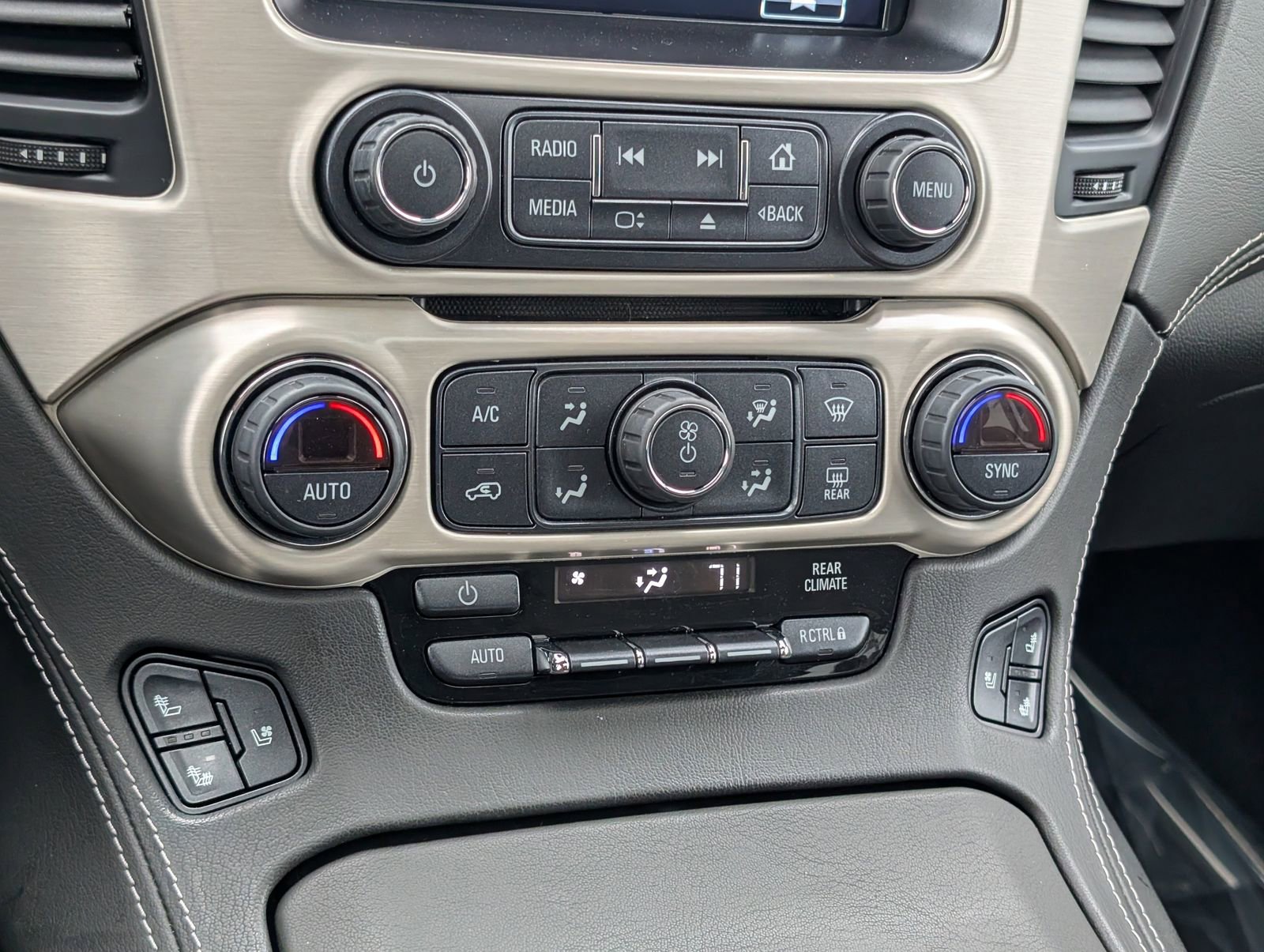 Used 2020 GMC Yukon XL Denali image 32