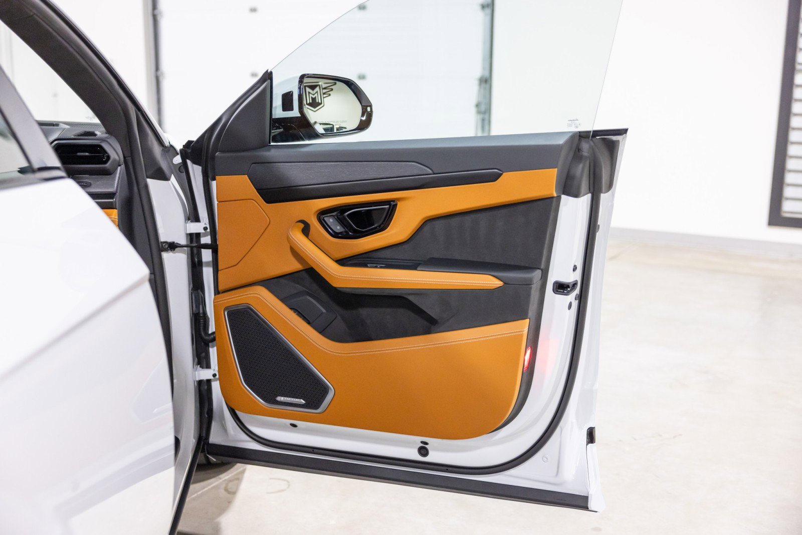 Used 2025 Lamborghini Urus SE image 27