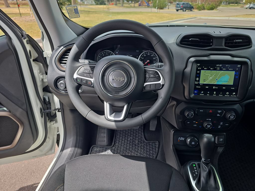 Used 2023 Jeep Renegade Latitude AWD/4WD image 15