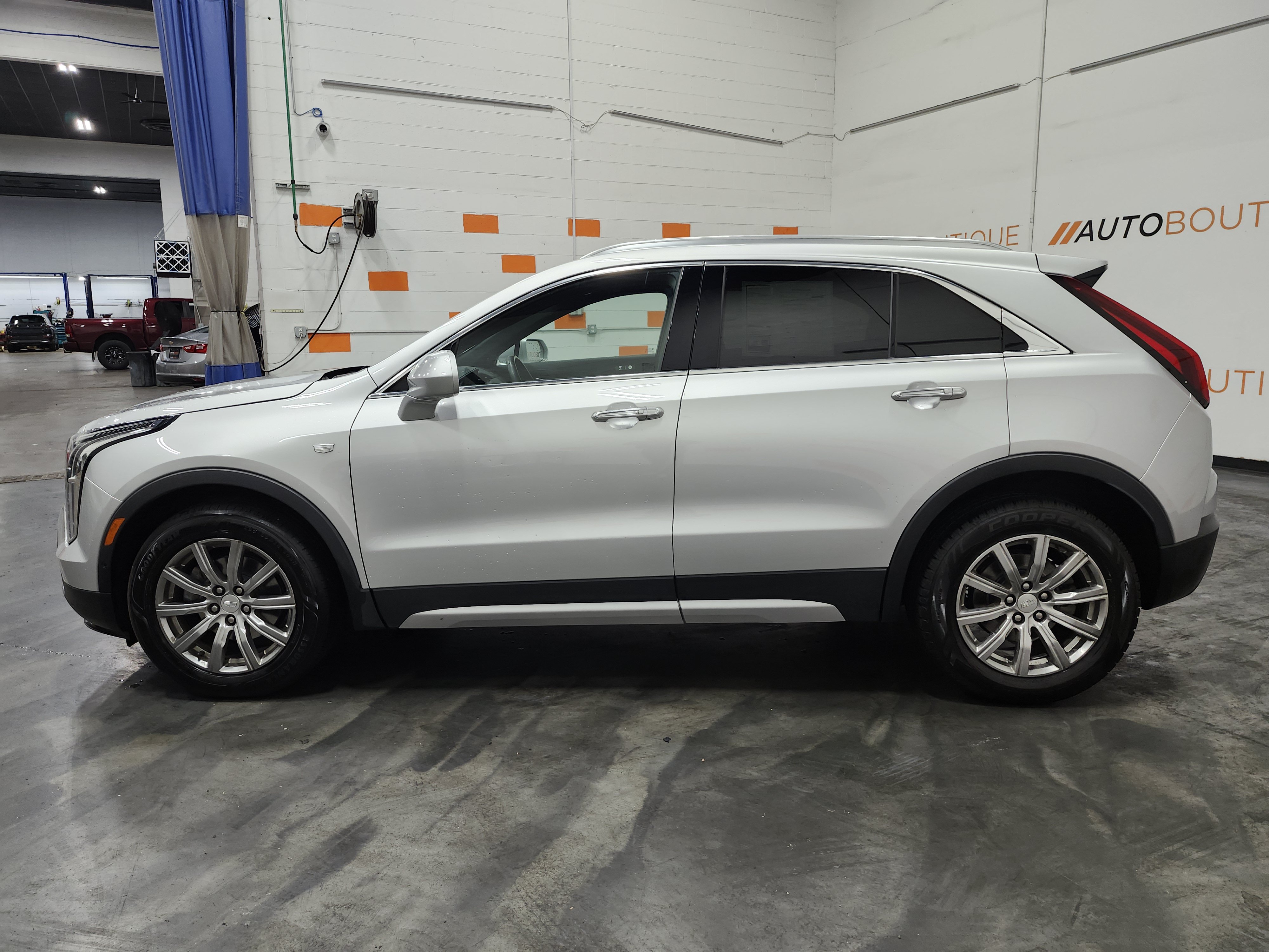 Used 2019 Cadillac XT4 Premium Luxury AWD/4WD image 17
