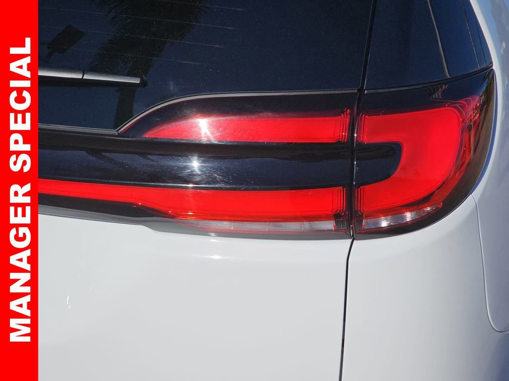 Used 2024 Chrysler Pacifica Touring-L image 41