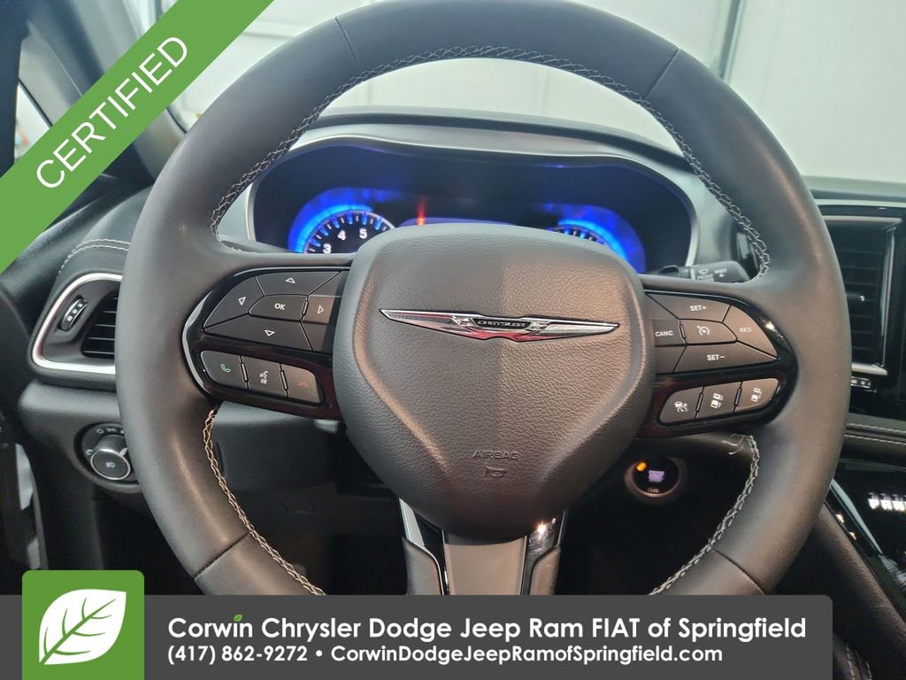 Certified 2025 Chrysler Pacifica Limited image 21