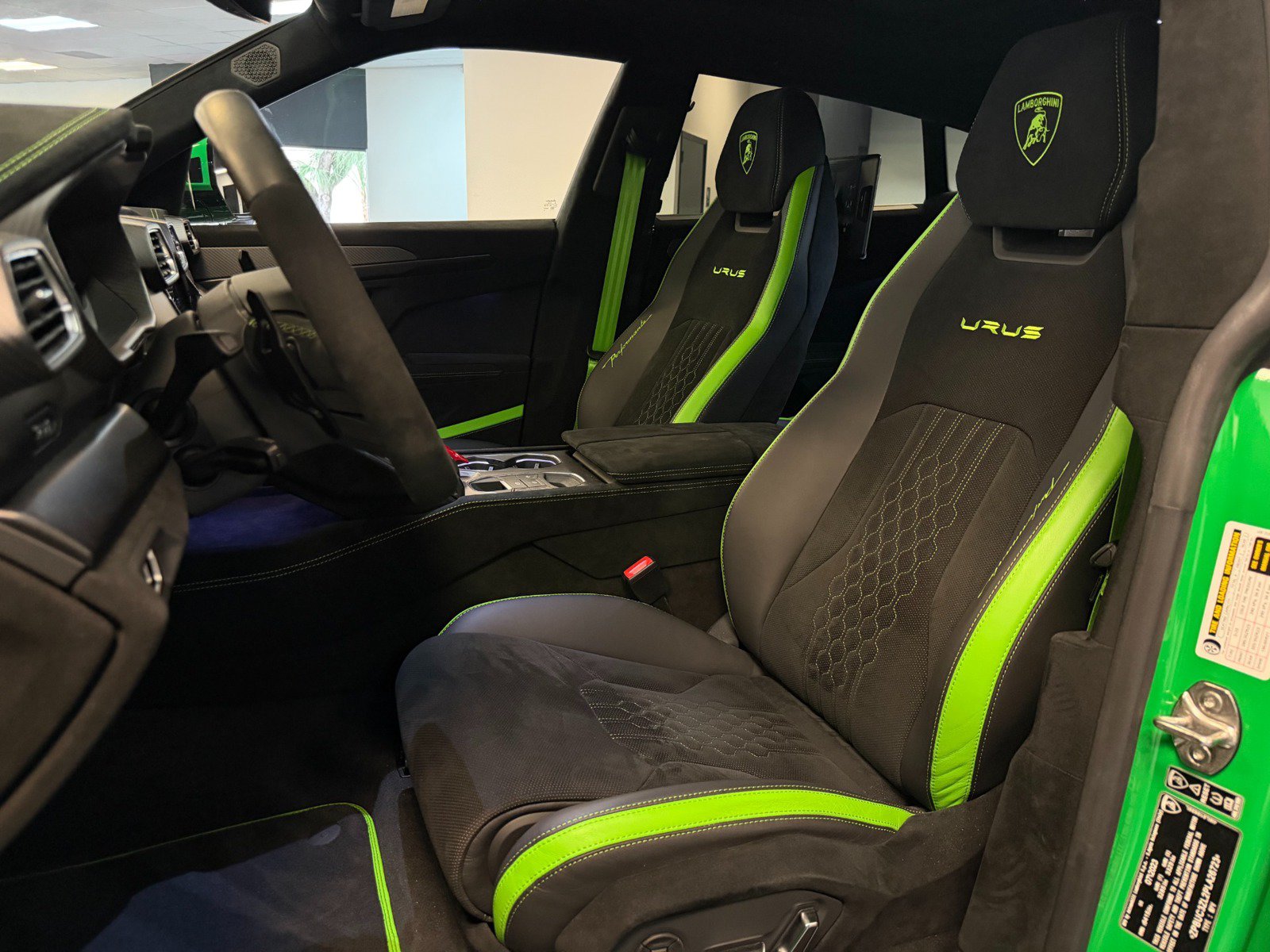 Used 2023 Lamborghini Urus Performante AWD/4WD image 7
