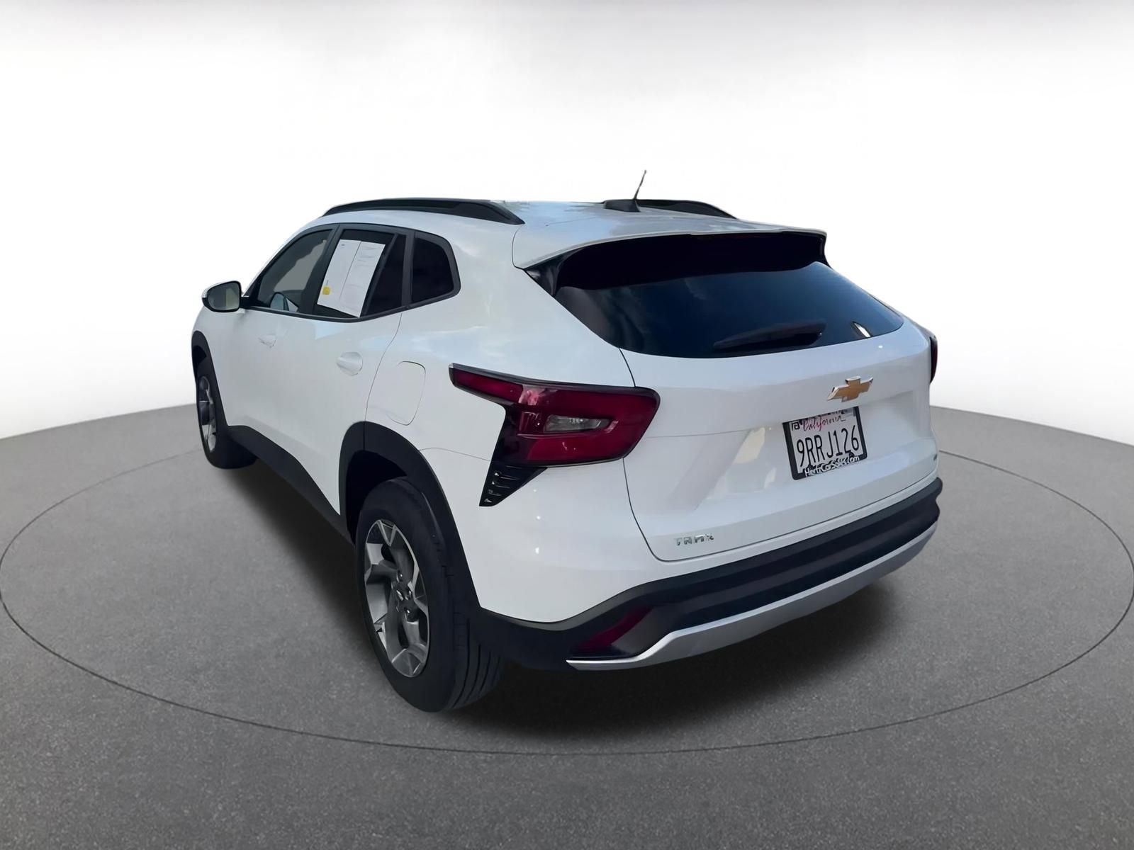 Used 2025 Chevrolet Trax LT image 11