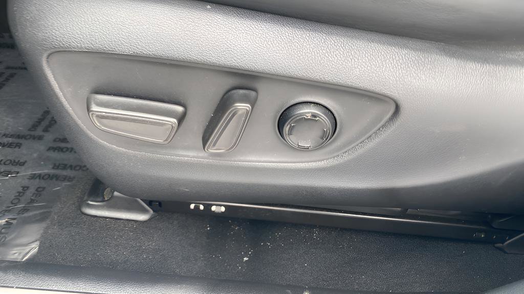 Used 2024 Toyota Venza Limited image 15