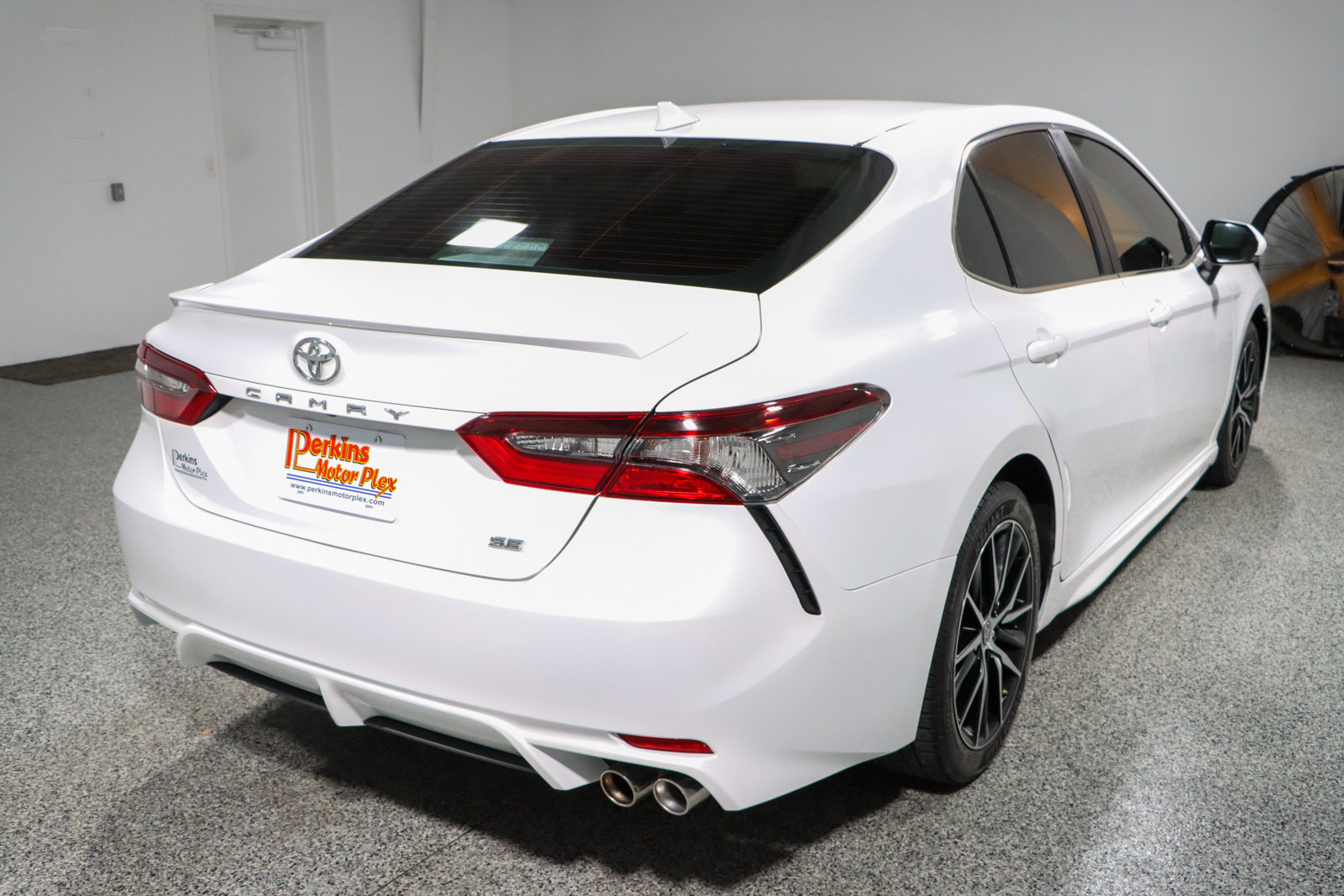 Used 2023 Toyota Camry SE FWD image 7