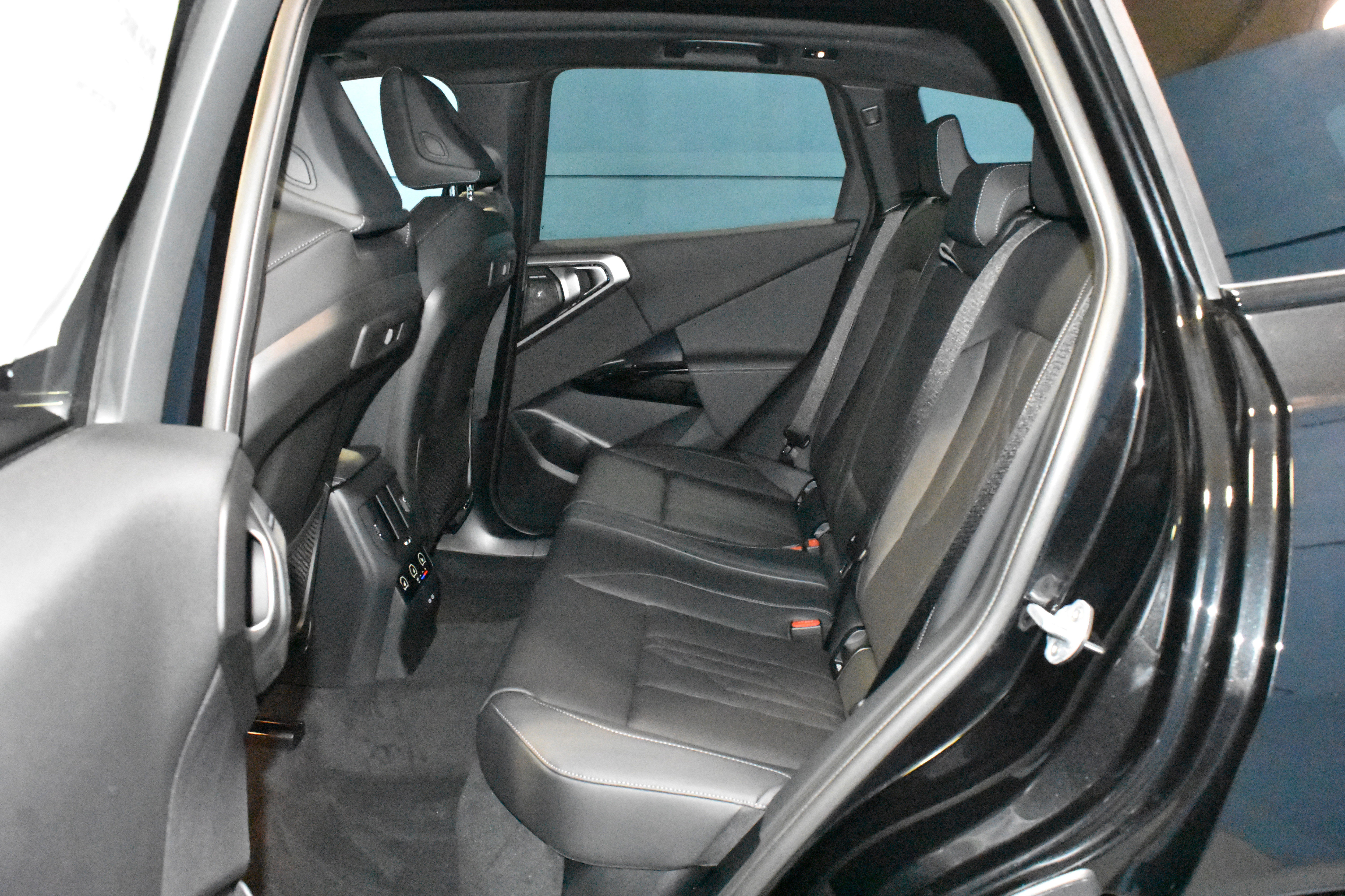New 2026 BMW X3 xDrive30i w/ Premium Package AWD/4WD image 17
