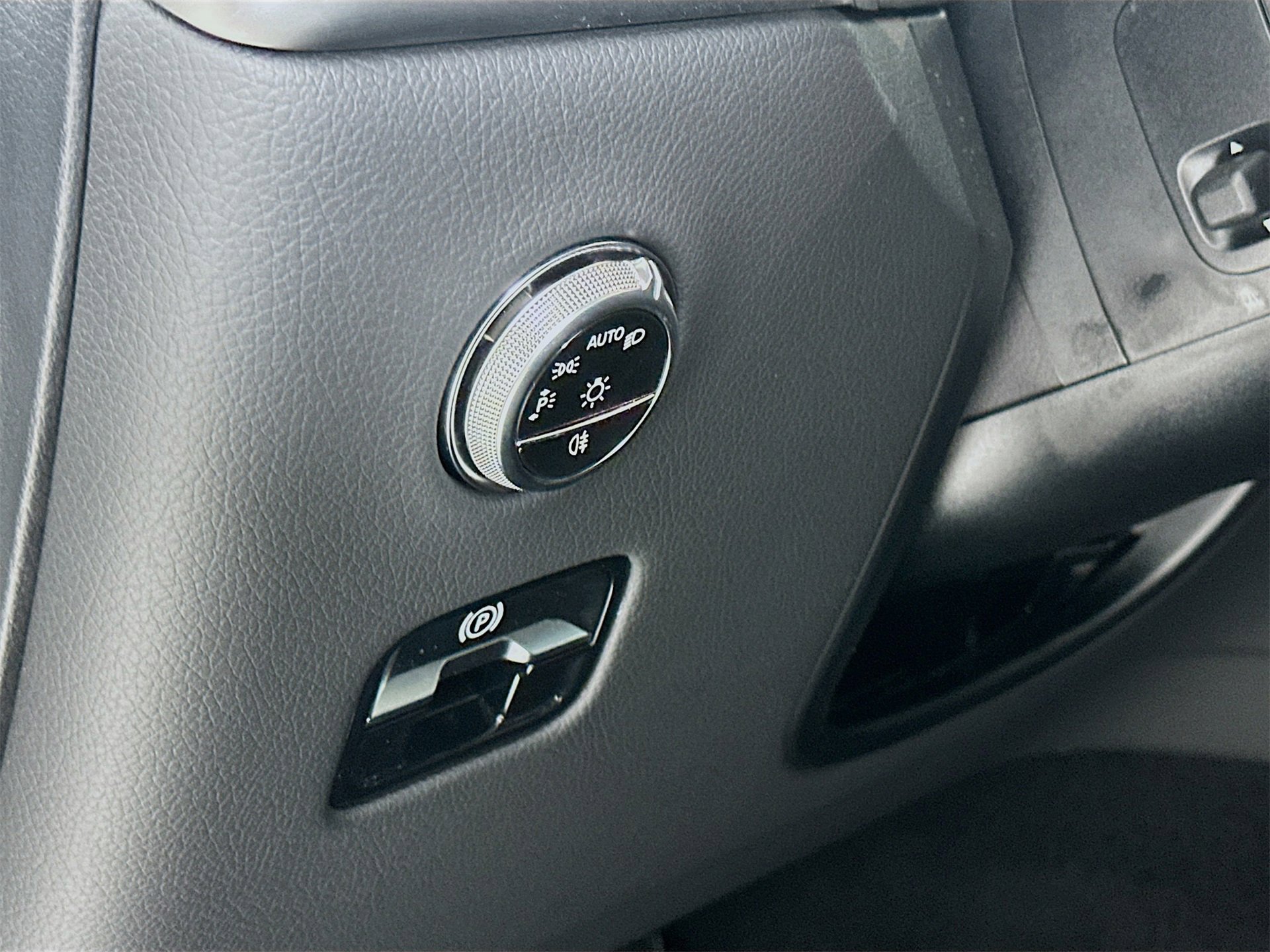 Certified 2024 Mercedes-Benz GLC 300 4MATIC image 11