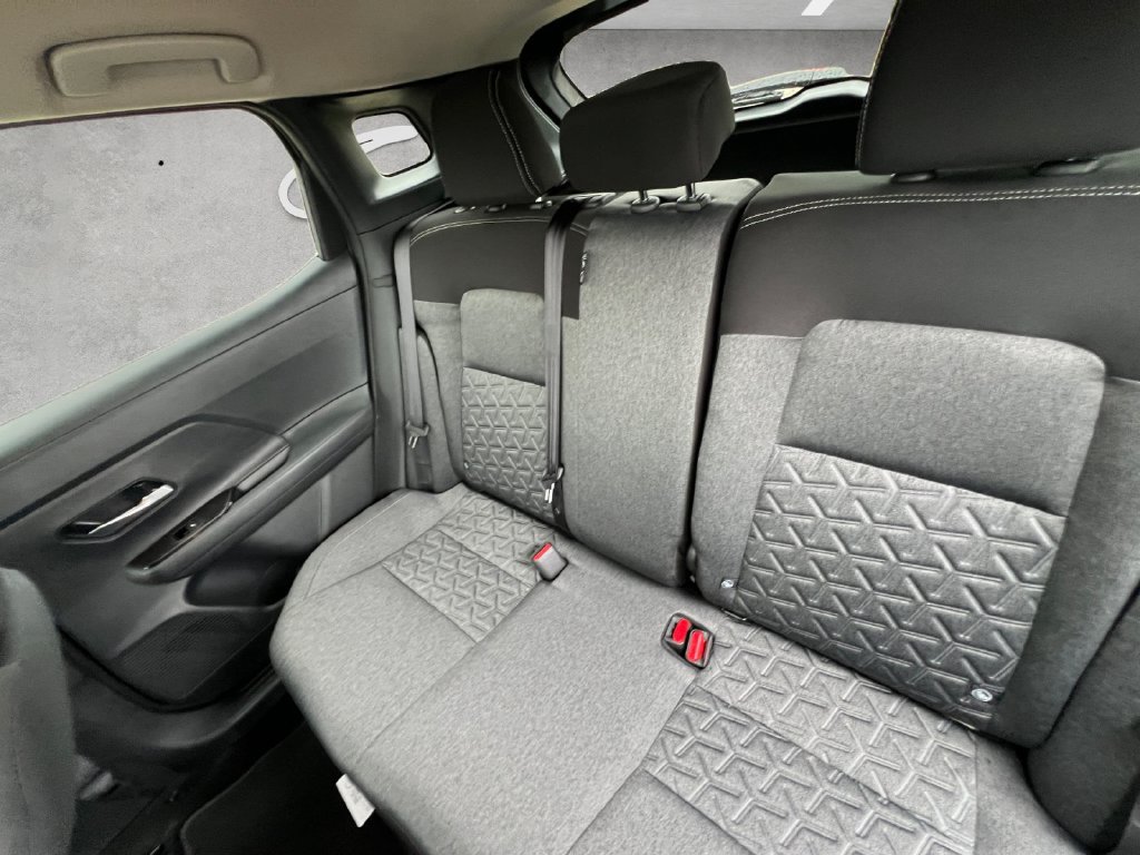 New 2027 Nissan Kicks SV FWD image 23