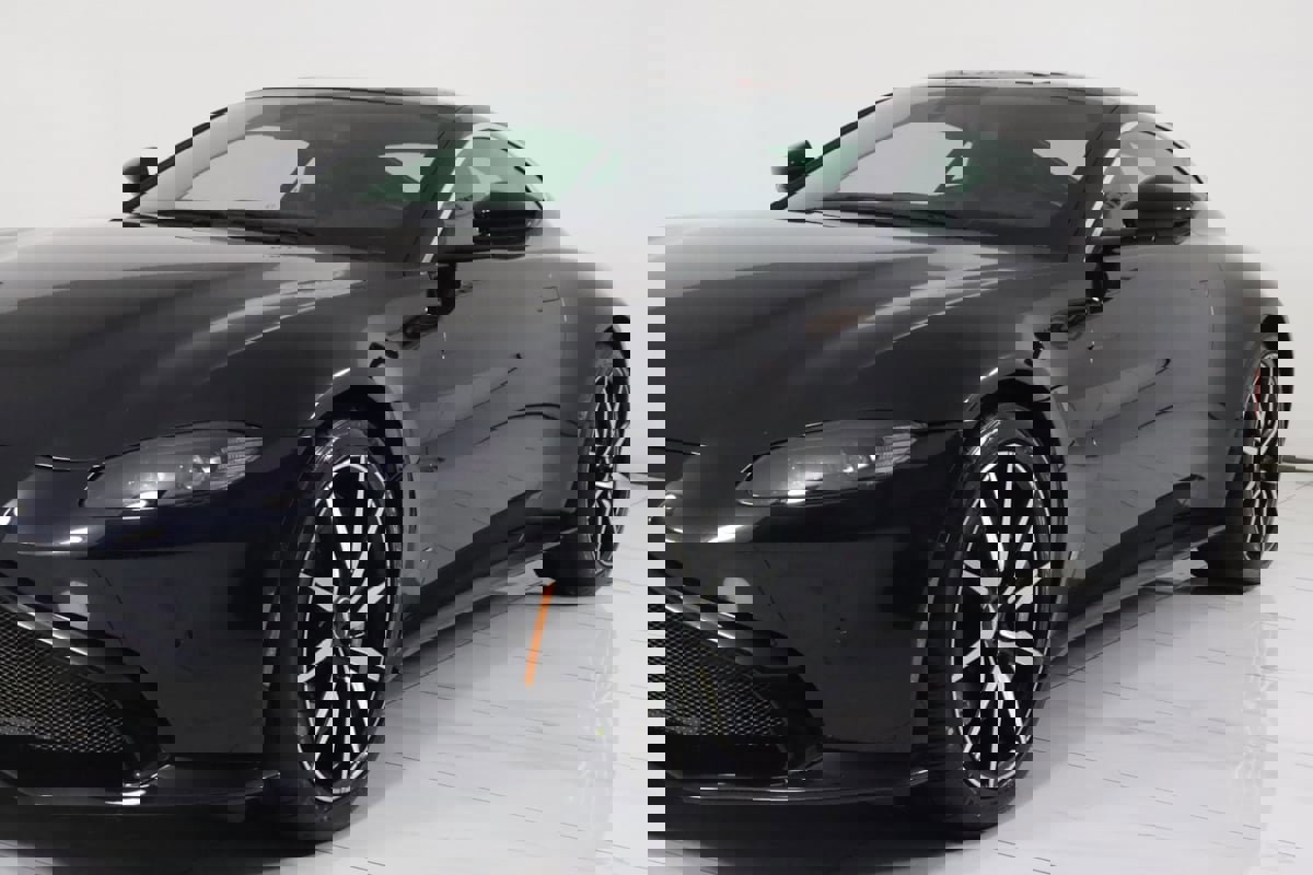 Used 2019 Aston Martin V8 Vantage Coupe image 44