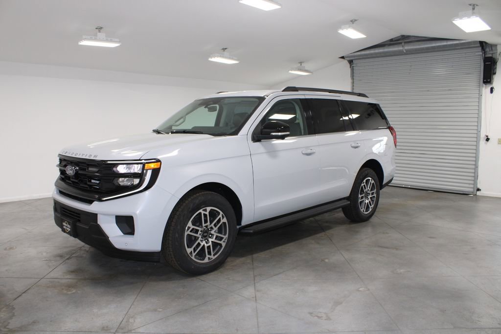 New 2026 Ford Expedition Active image 3