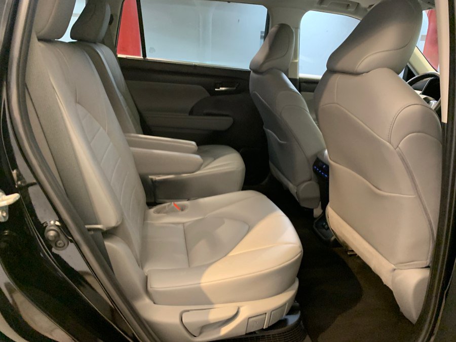 Used 2021 Toyota Highlander XLE AWD/4WD image 54