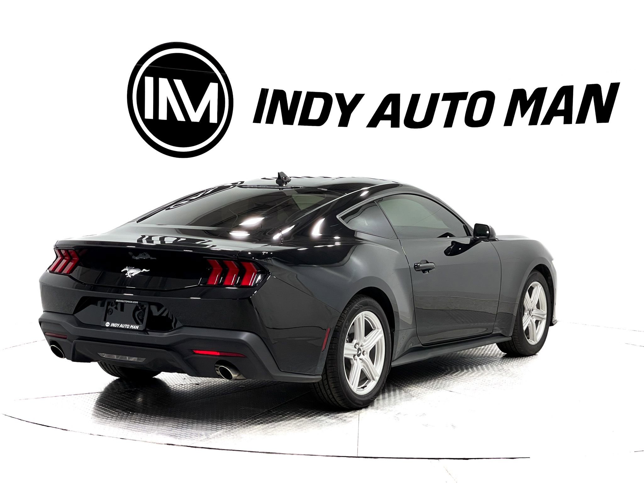 Used 2026 Ford Mustang Coupe RWD image 4