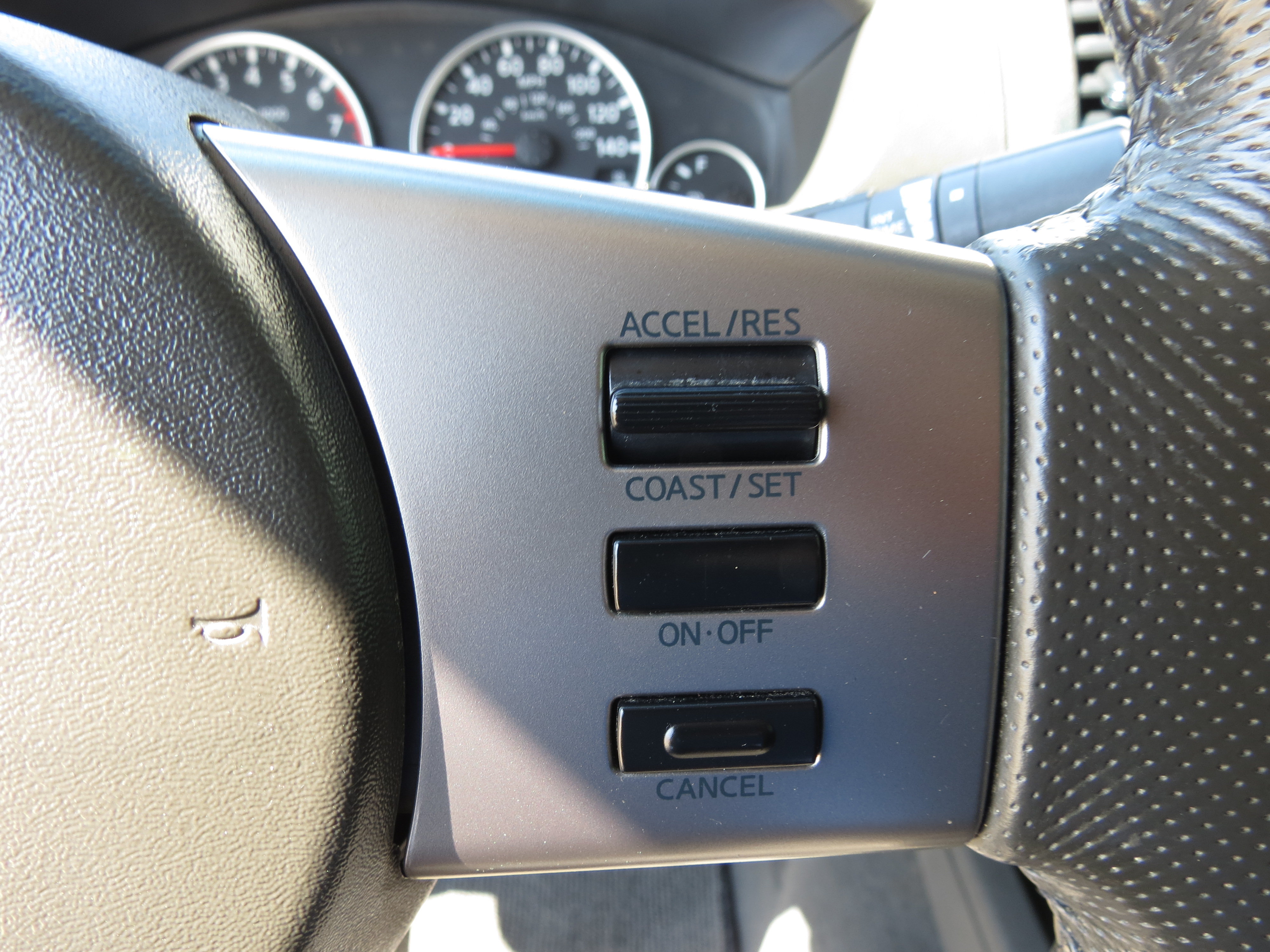 Used 2006 Nissan Frontier NISMO RWD image 13