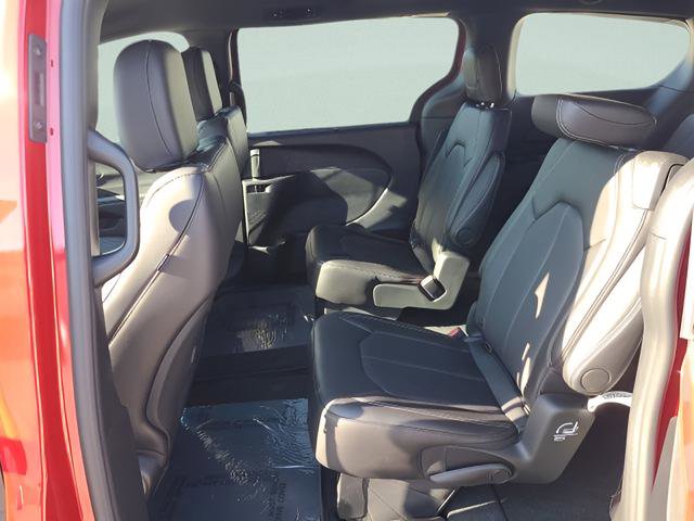 New 2026 Chrysler Pacifica Select AWD/4WD image 17