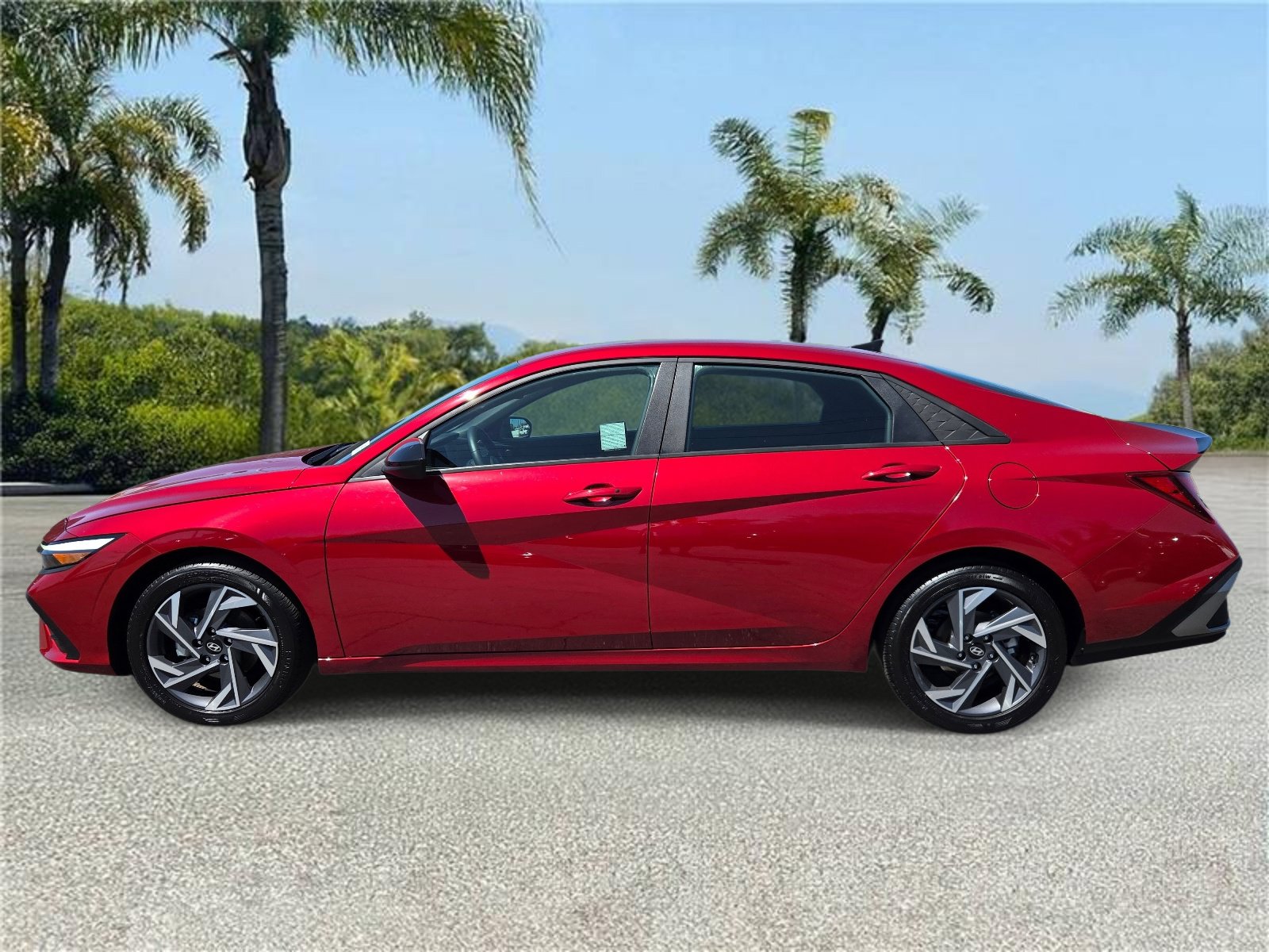 Used 2025 Hyundai Elantra Sport FWD image 2