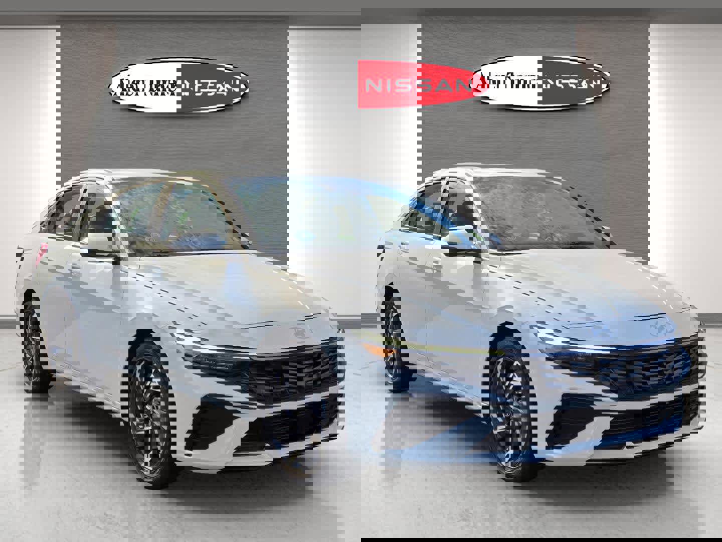 Used 2025 Hyundai Elantra Limited image 1