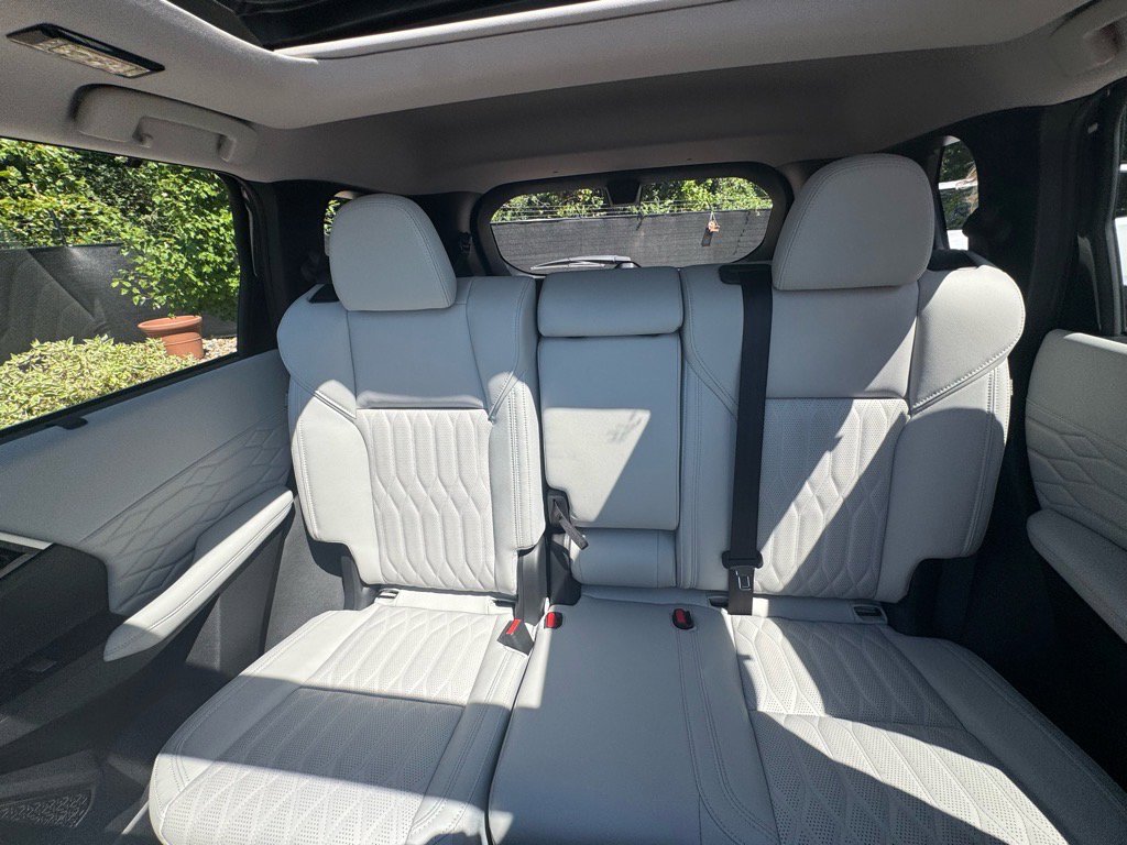 Used 2025 Mitsubishi Outlander AWD image 38