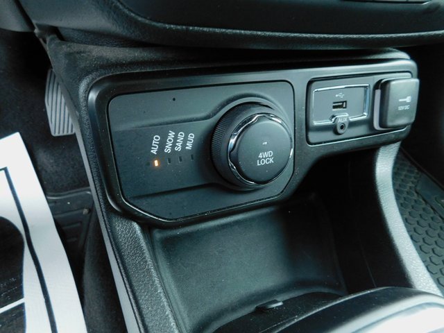 Used 2023 Jeep Renegade Latitude w/ Premium Group image 30