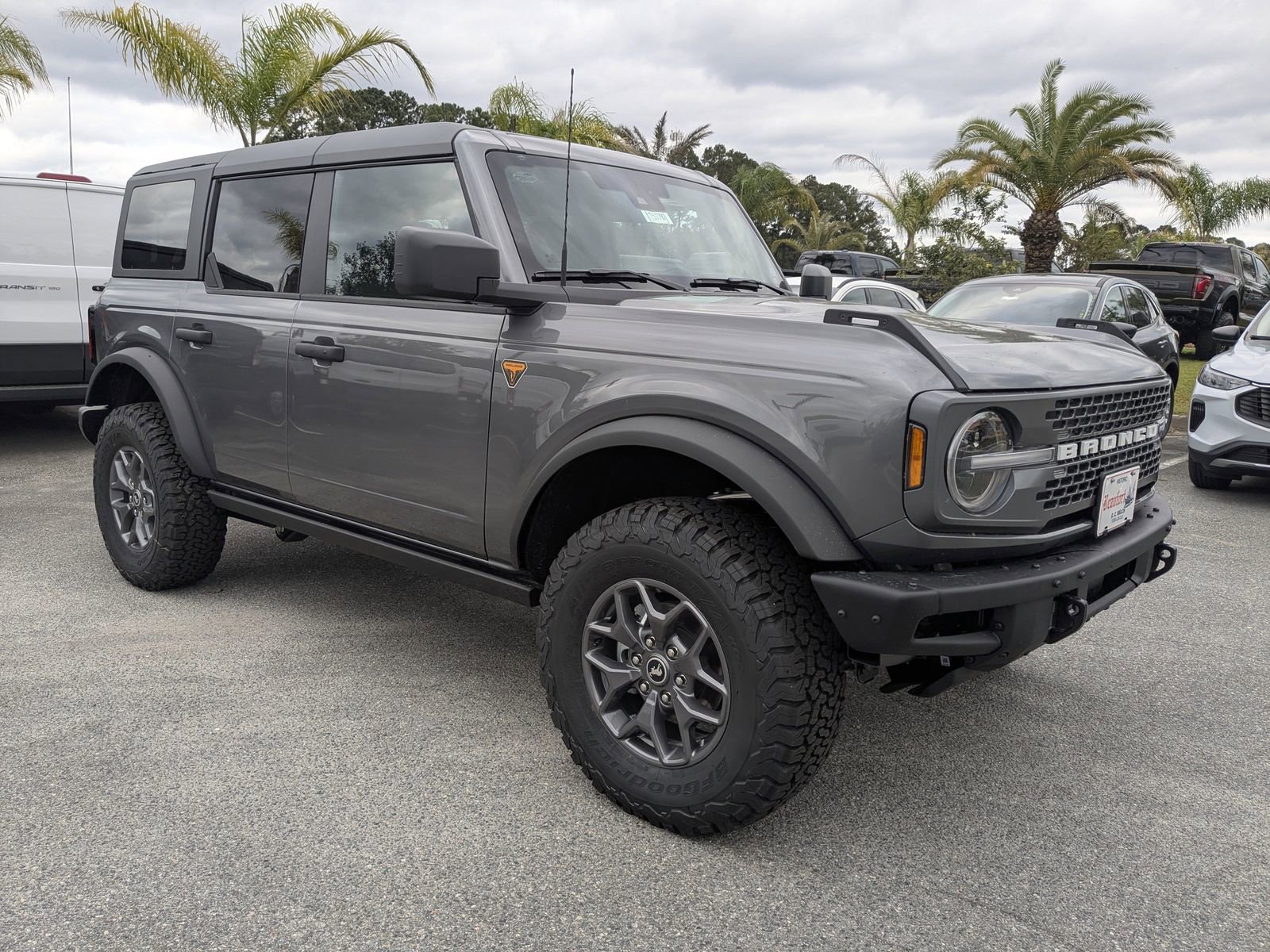 New 2025 Ford Bronco Badlands image 3