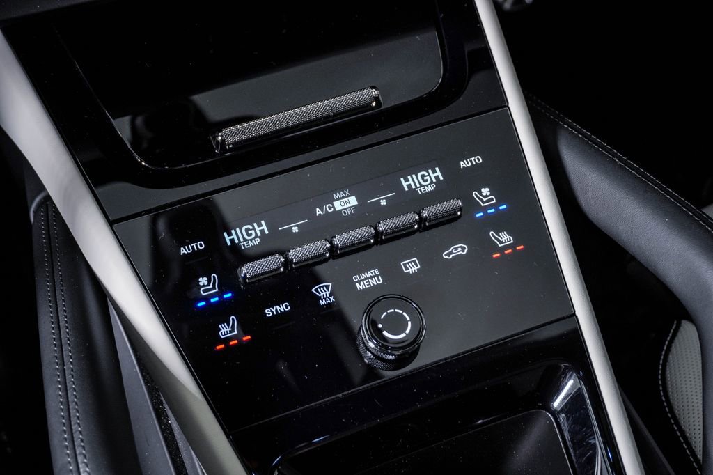 Certified 2025 Porsche Cayenne Coupe image 24