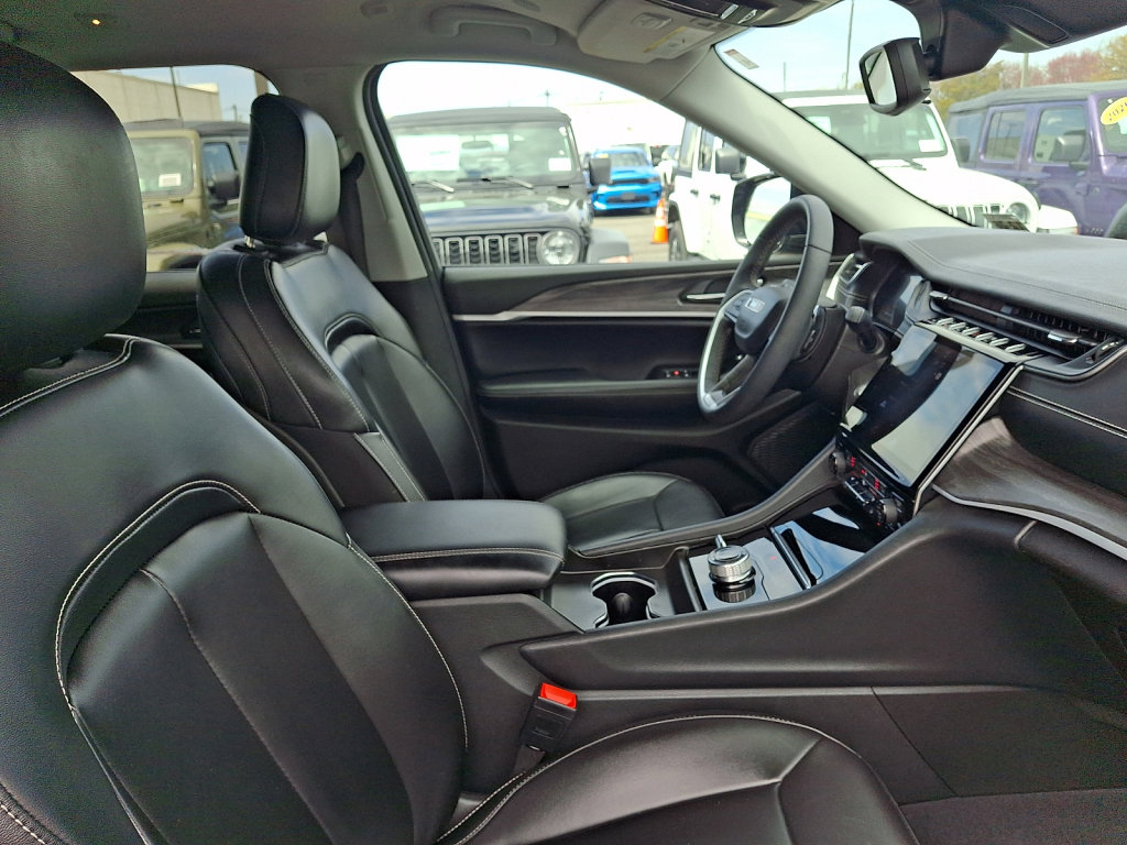 Used 2024 Jeep Grand Cherokee L Limited image 11