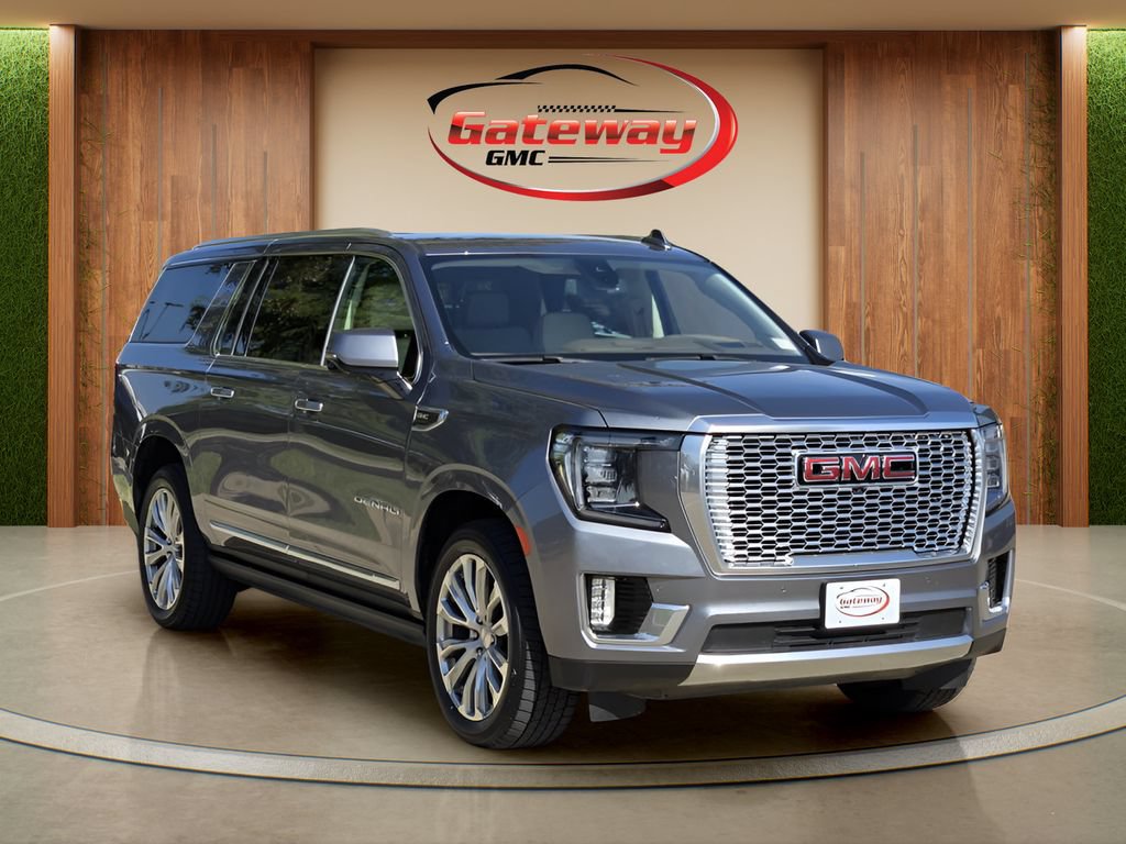 Used 2022 GMC Yukon XL Denali RWD image 3