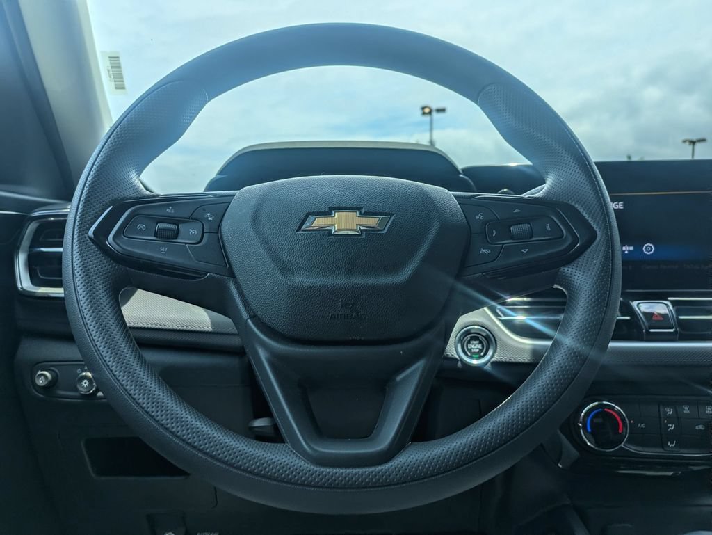 Used 2025 Chevrolet TrailBlazer LT AWD/4WD image 21