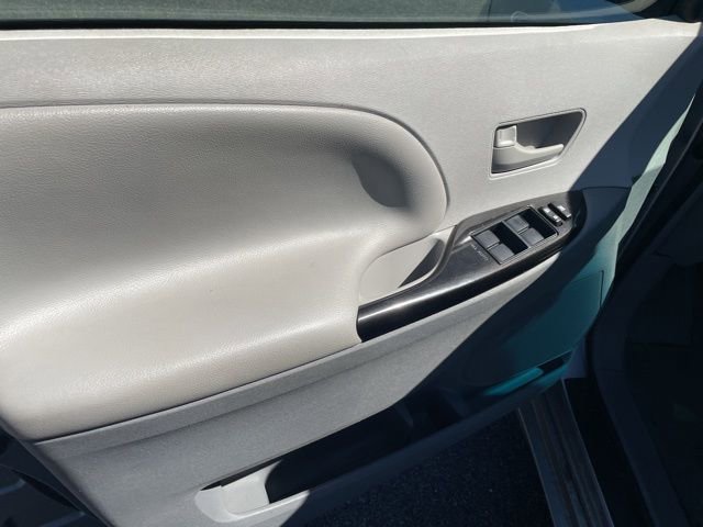Used 2012 Toyota Sienna image 24