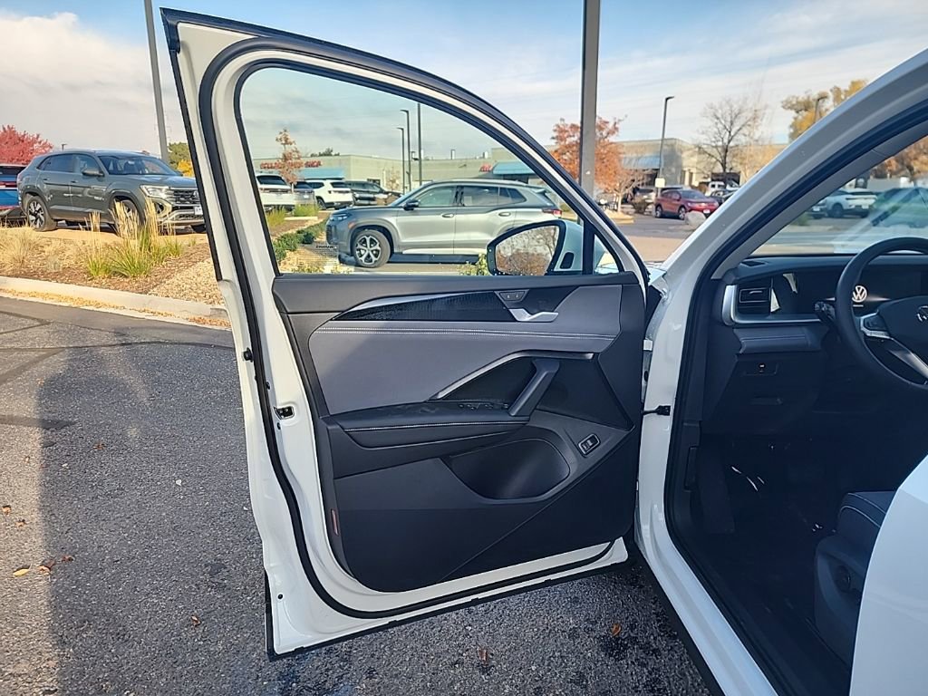 New 2026 Volkswagen Tiguan SE image 9