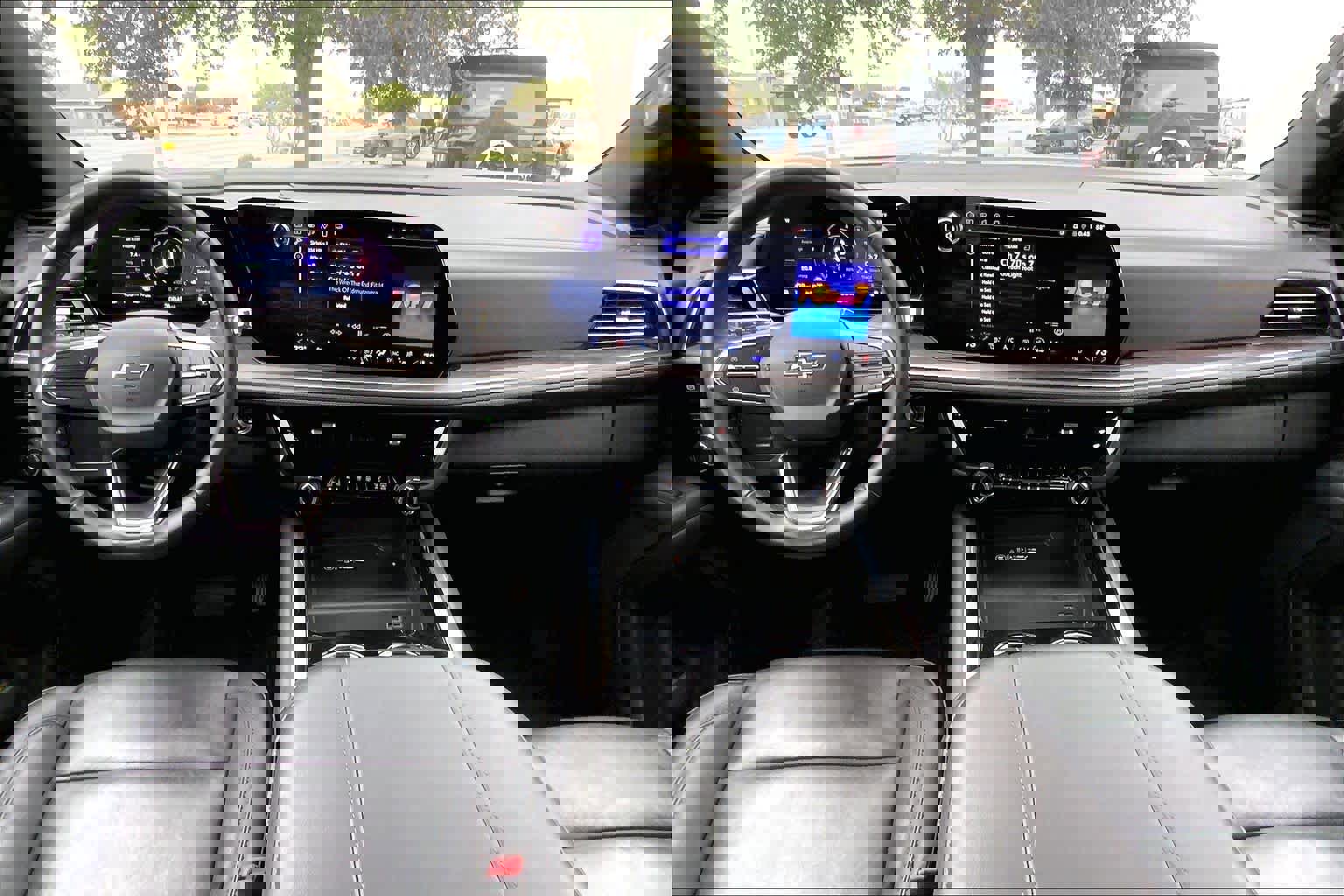 Used 2025 Chevrolet Suburban Z71 AWD/4WD image 16