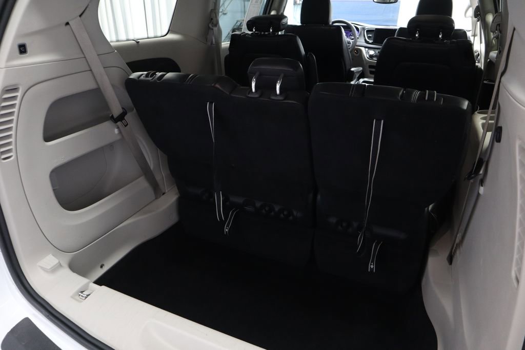 Used 2022 Chrysler Pacifica Touring-L image 15