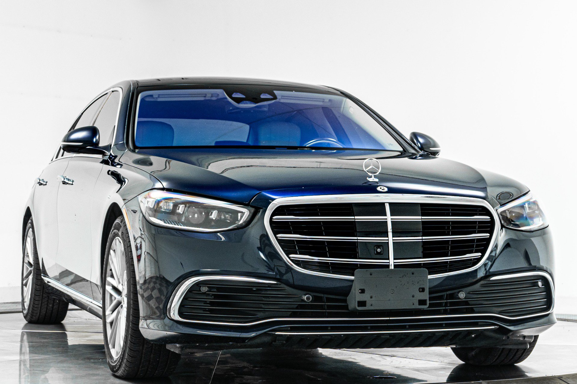 Used 2022 Mercedes-Benz S 580 4MATIC Sedan image 3