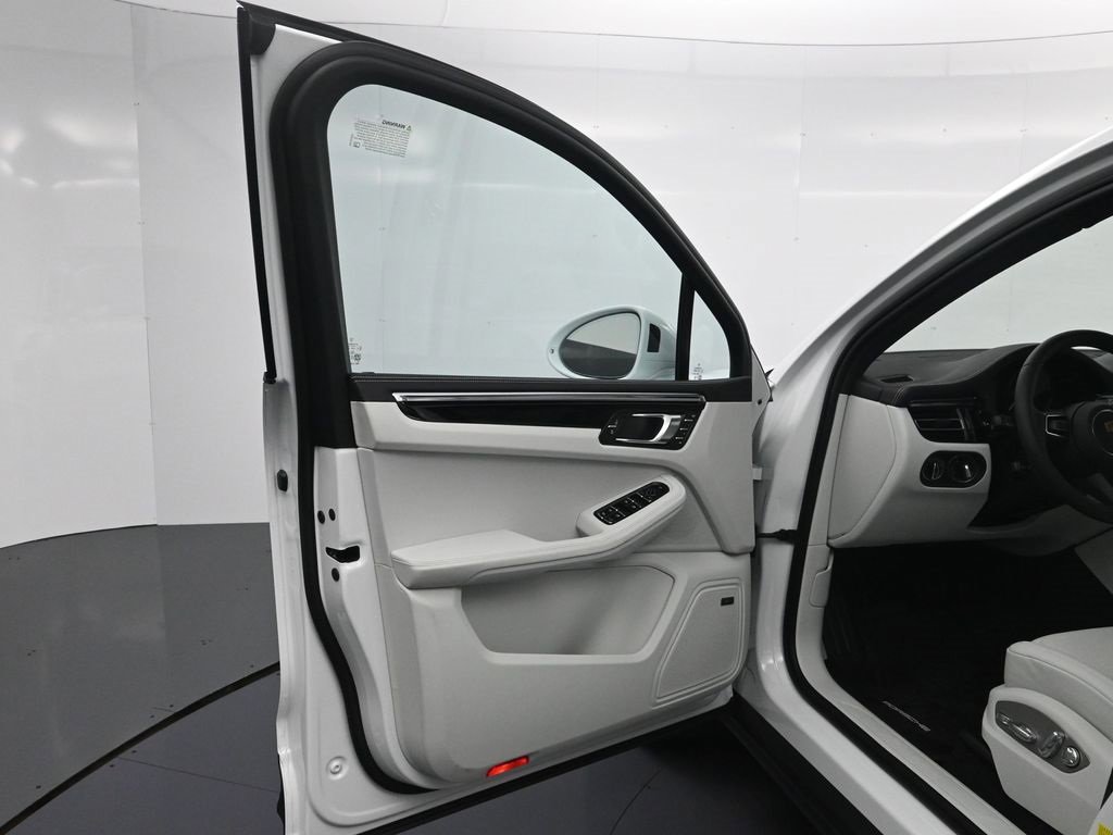 New 2026 Porsche Macan image 16