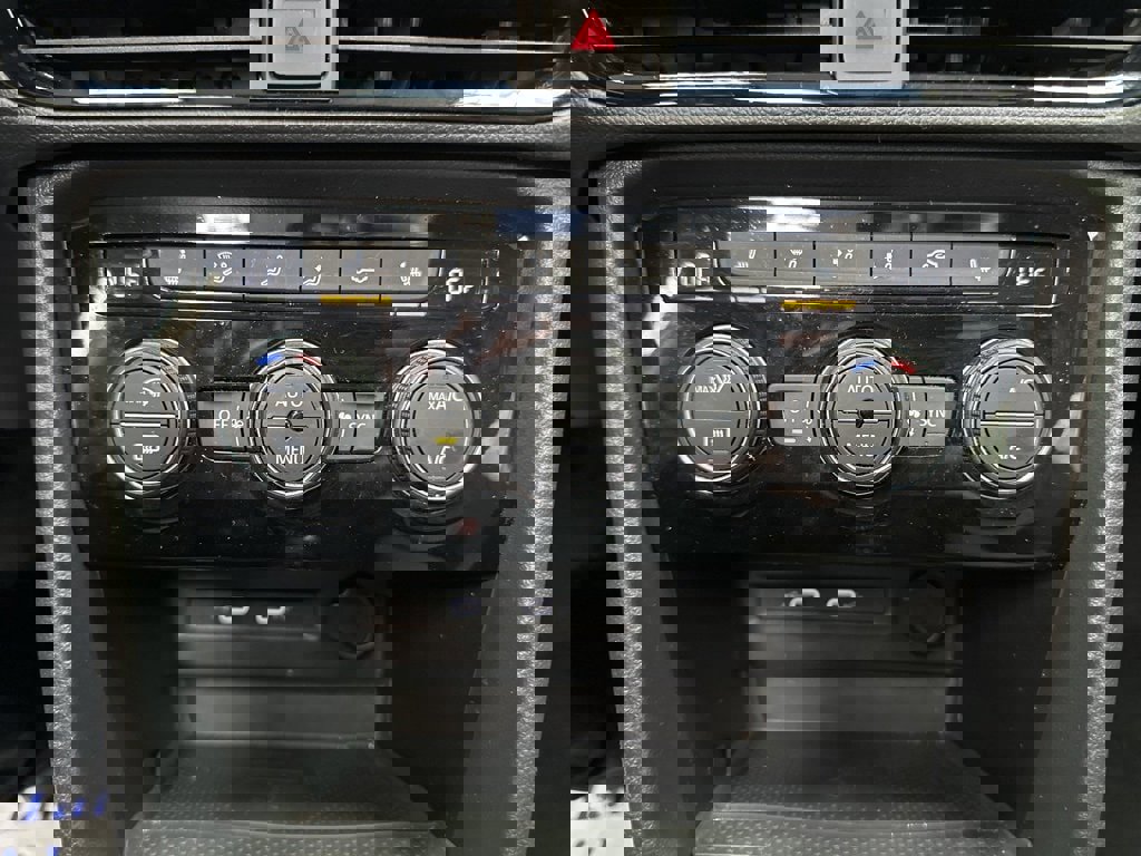 Used 2024 Volkswagen Taos SE image 34