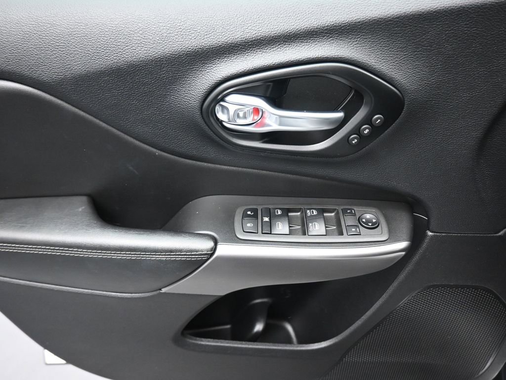 Used 2022 Jeep Cherokee Limited w/ Elite Package image 10