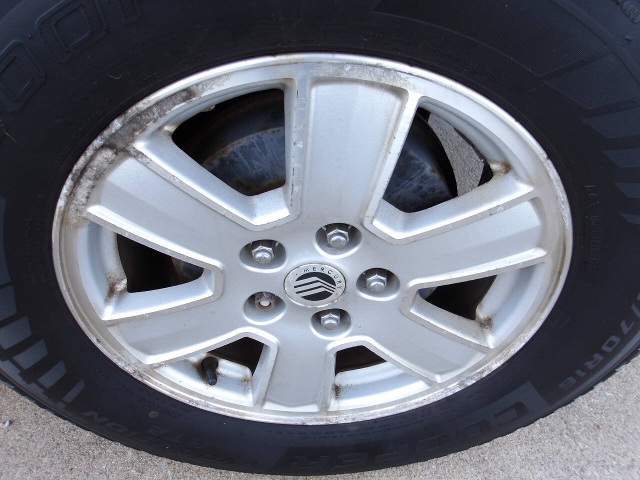Used 2010 Mercury Mariner 2WD image 29