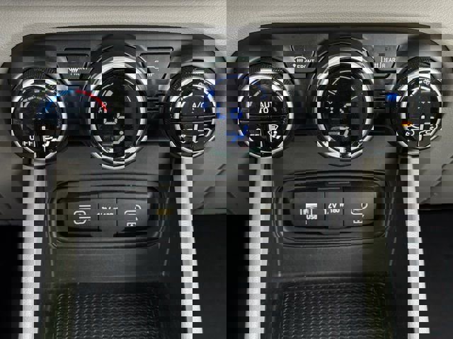 Used 2024 Hyundai Venue SEL image 20