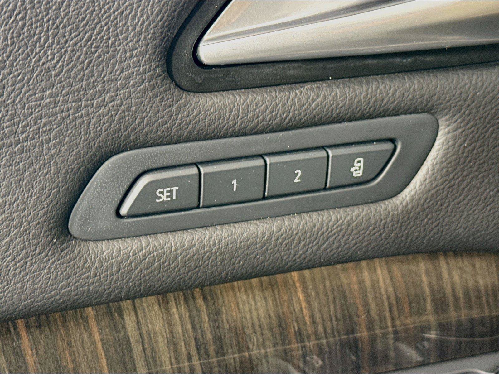Used 2025 Cadillac XT4 Premium Luxury FWD image 29