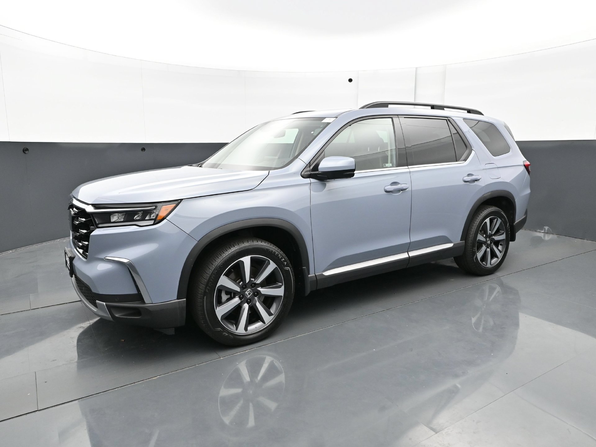 Used 2024 Honda Pilot Touring image 2