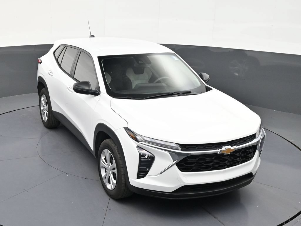 Used 2026 Chevrolet Trax LS FWD image 18