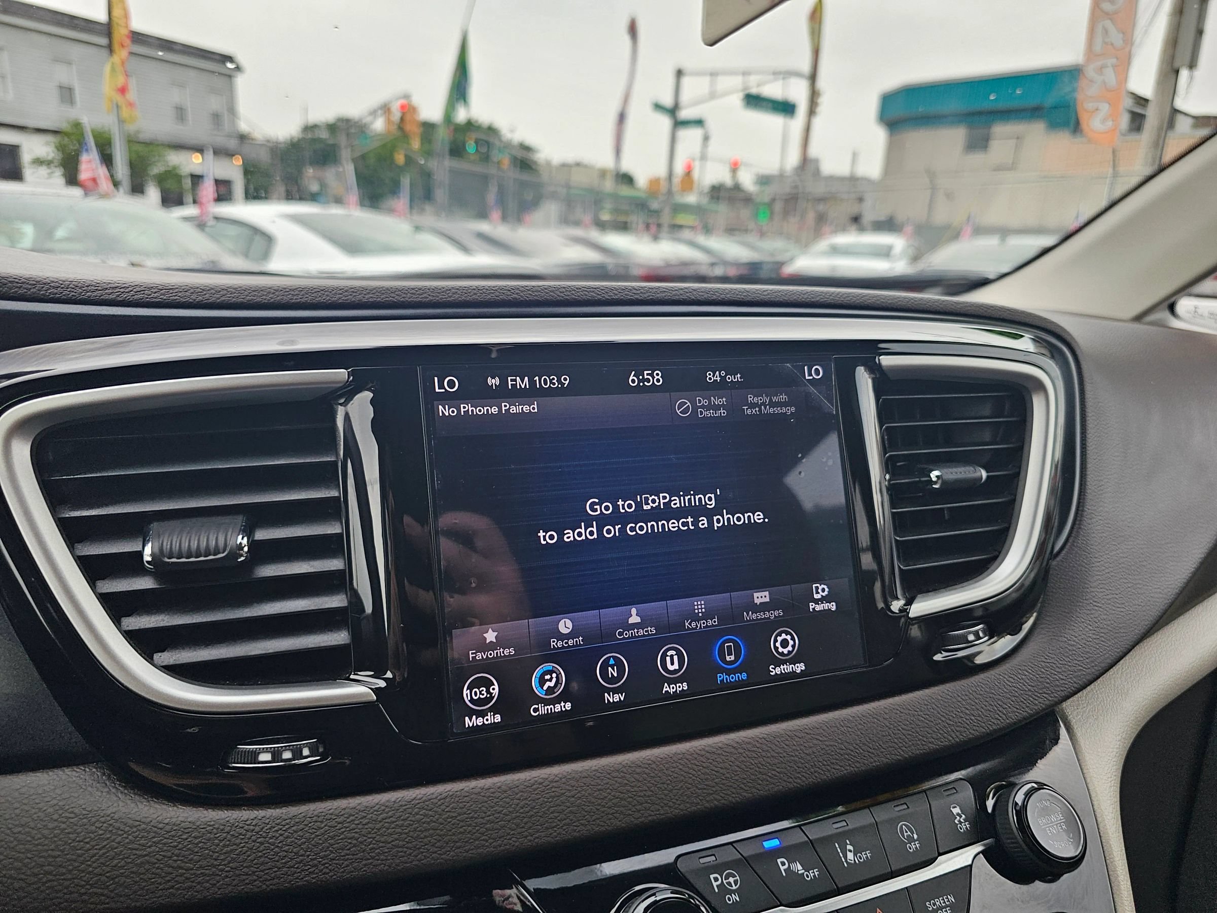 Used 2020 Chrysler Pacifica Touring w/ Advanced Safetytec Group FWD image 26