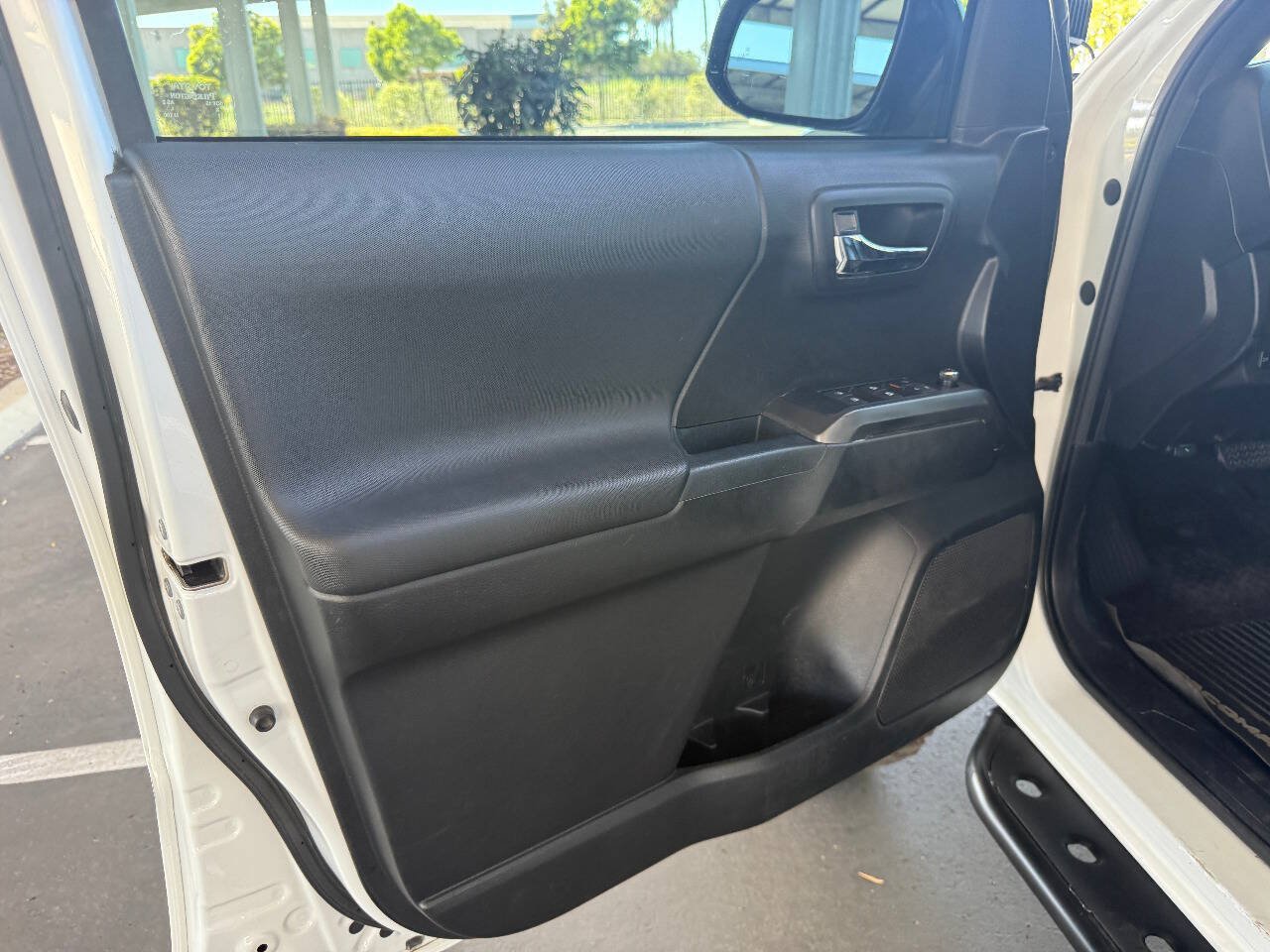Used 2017 Toyota Tacoma TRD Pro AWD/4WD image 8
