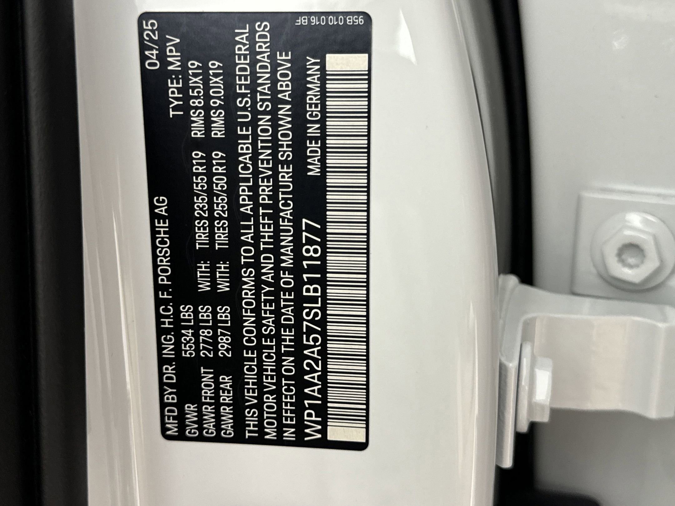 Certified 2025 Porsche Macan image 21