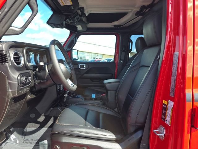 Used 2025 Jeep Wrangler Unlimited Sahara w/ Safety Group AWD/4WD image 16
