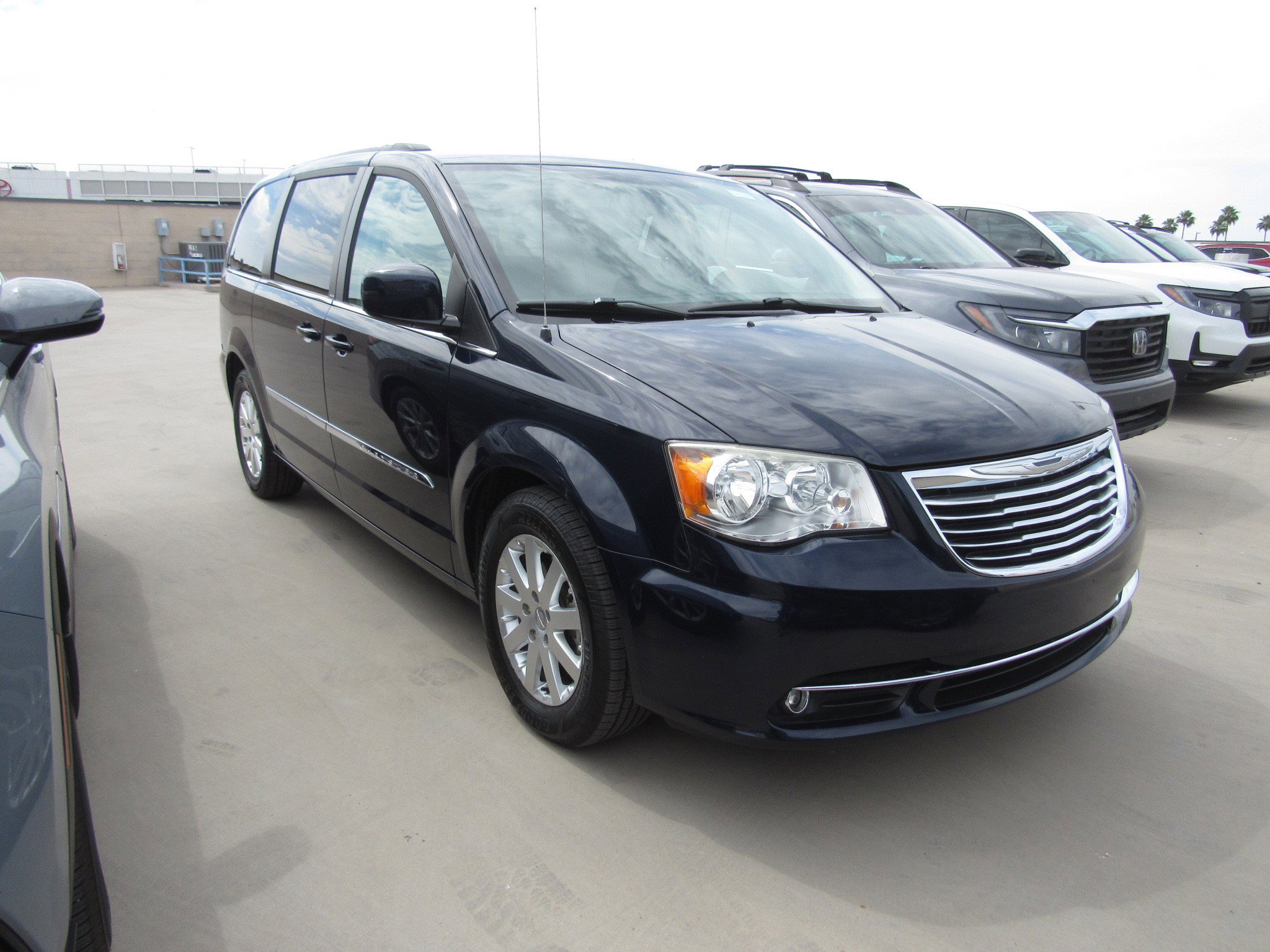 Used 2013 Chrysler Town & Country Touring image 2