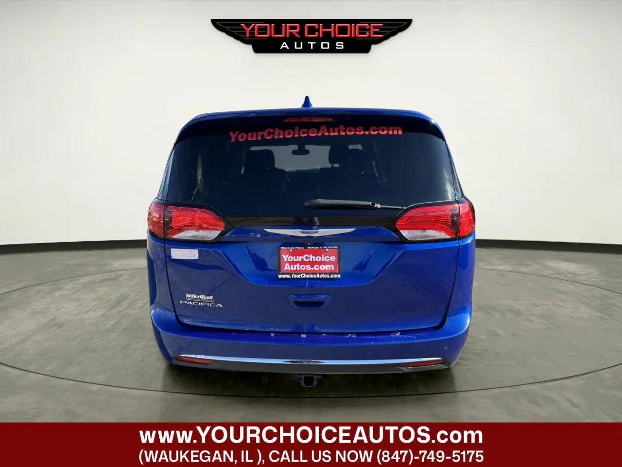 Used 2019 Chrysler Pacifica Touring Plus w/ Tire & Wheel Group FWD image 4